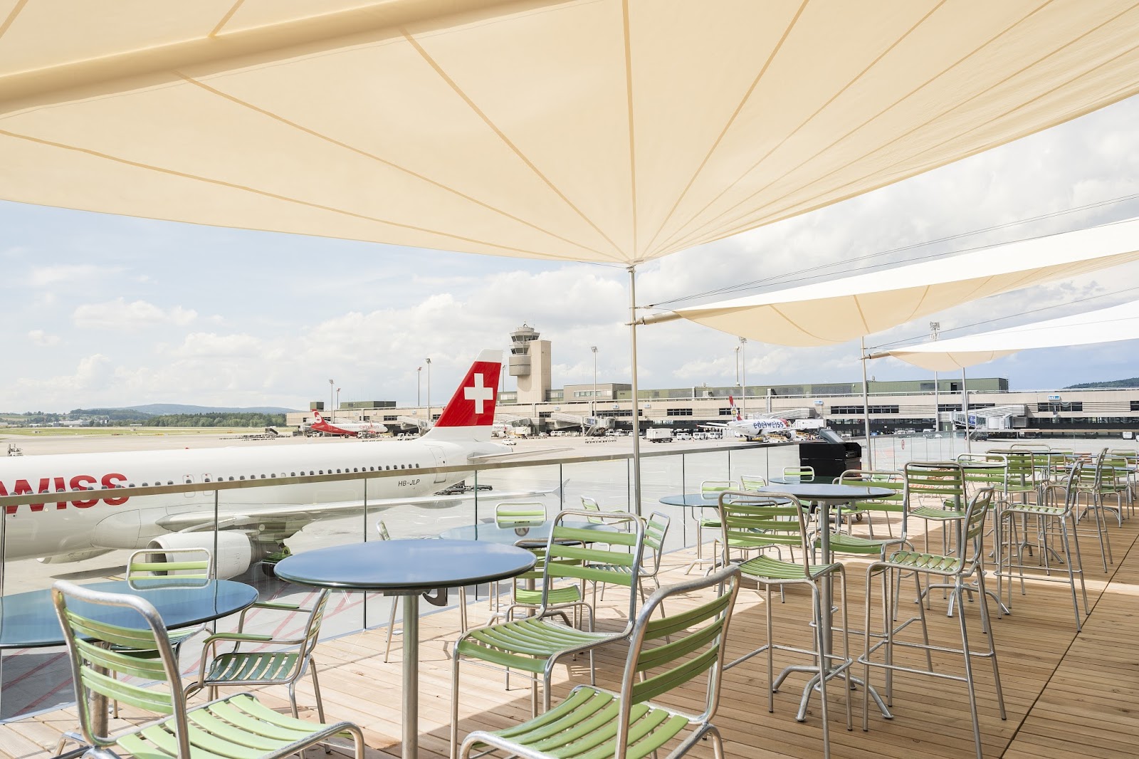 Sportsbar & Terrasse